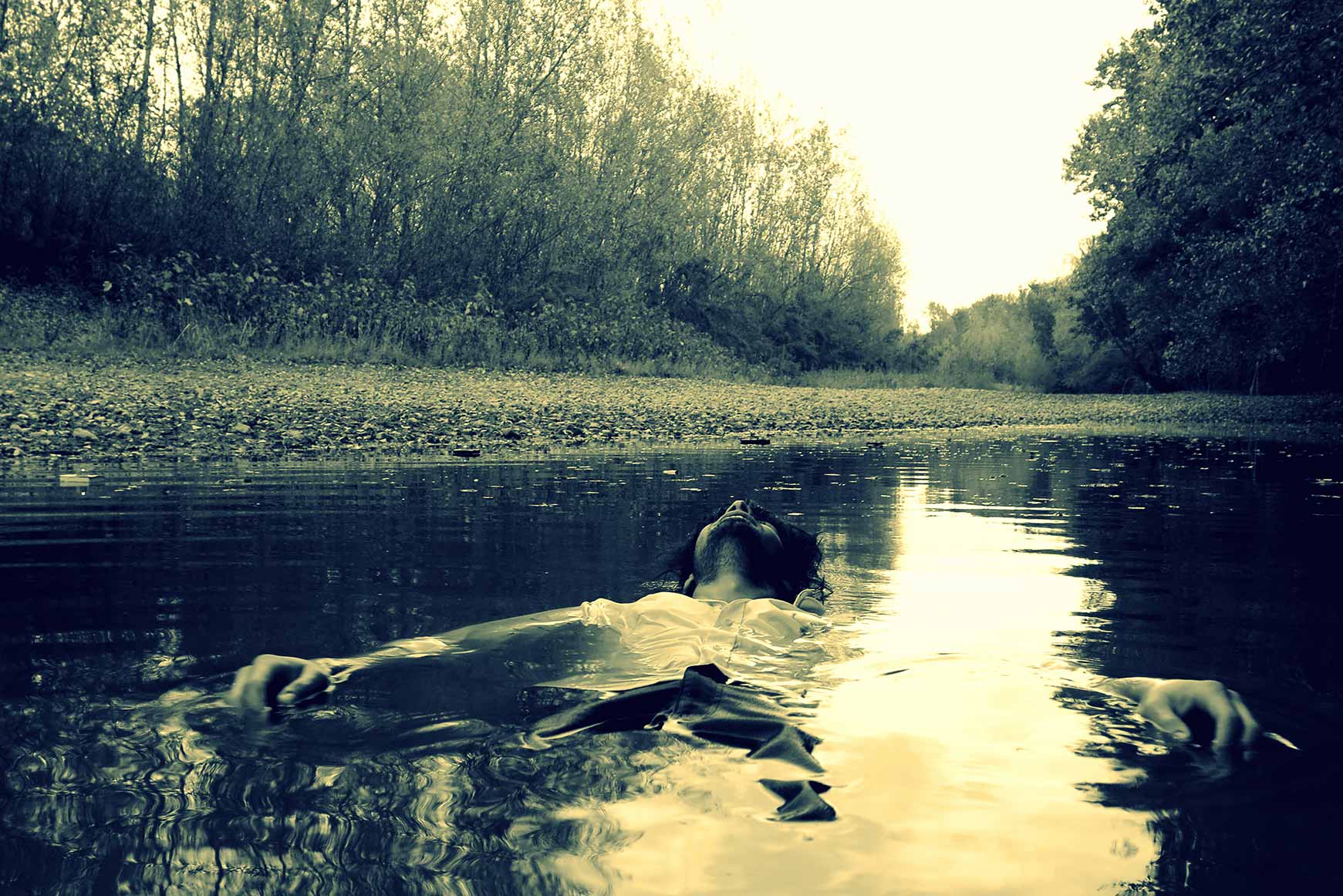 Lungo il fiume e sull'acqua